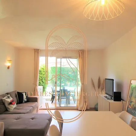 Апартаменты Le Hameau De La Pinede-mas 3 Etoiles - T3 Piscine Clim Parking 100m By Hc *